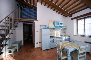 Macchina per tè/caffè, frigorifero, forno, pentole/stoviglie/utensili