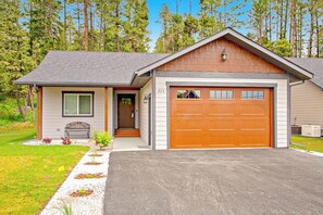 A two-story house with a garage, a front porch, and a well-maintained lawn. - Relaxing single-level home with a patio, washer/dryer, & central AC (Lakeside)