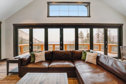 Newly built mountain home with water views, balcony, two kitchens, & W/D