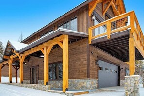 Exterior - Newly built mountain home with water views, balcony, two kitchens, & W/D (Lakeside)
