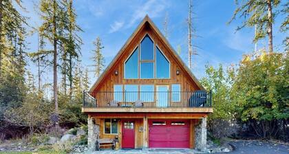 Rustic charm w/ modern amenities, an expansive back patio, mountain views