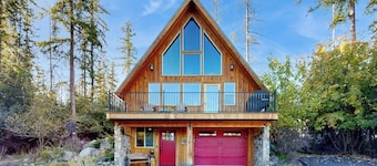 Rustic charm w/ modern amenities, an expansive back patio, mountain views
