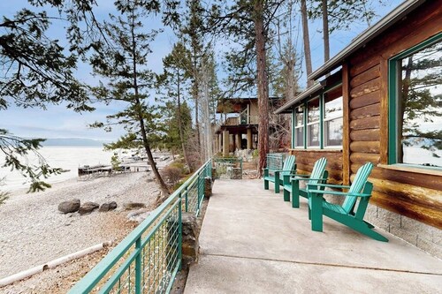 Lakefront home with amazing mountain views, wraparound deck, fireplace, & grill