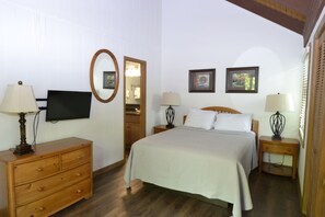 3 bedrooms, desk, iron/ironing board, free WiFi - Golf + Fishing + Boating, Perfect 2 bedroom + Loft in Big Canoe, Sleeps 6-8 (Jasper)