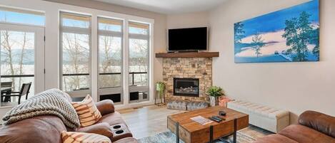 TV, fireplace