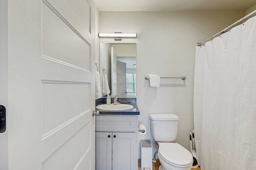 Contemporary Kalispell condo for adventure lovers, pet friendly and WiFi