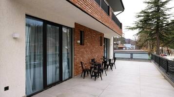 Deluxe Double Room, City View | Outdoor dining
