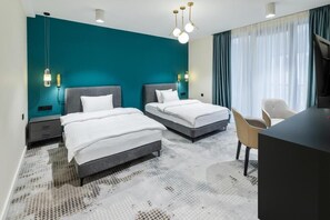 Chambre Standard avec lits jumeaux, vue sur le jardin | Bureau, espace de travail pour ordinateurs portables