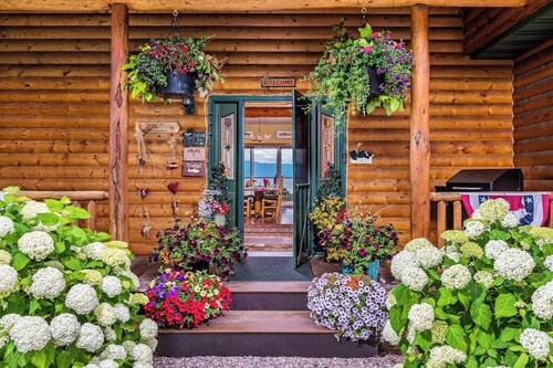 Flathead Lake retreat with panoramic views, fishing, boating, and paddling