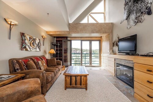 Slope side family fun condo with shared pool and hot tub