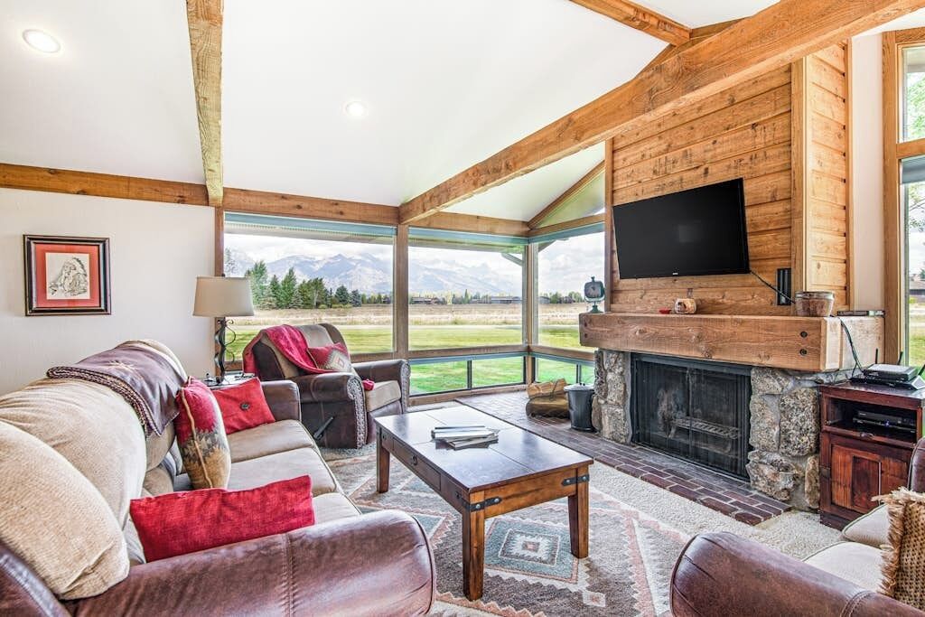 TV, fireplace, DVD player