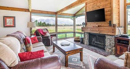 Amazing townhouse next to golf course with deck