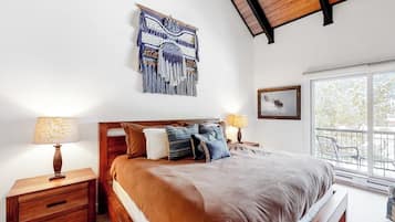 3 bedrooms, WiFi (free), bed sheets