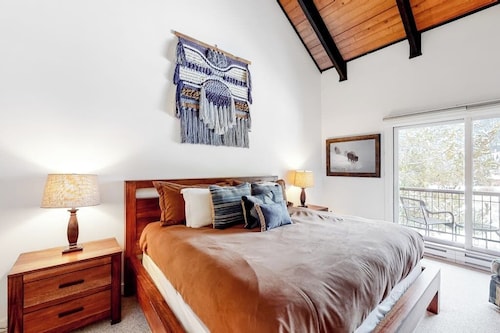 Mountain-view condo with hot tub & pool access - walk to Town Center
