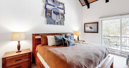 Mountain-view condo with hot tub & pool access - walk to Town Center
