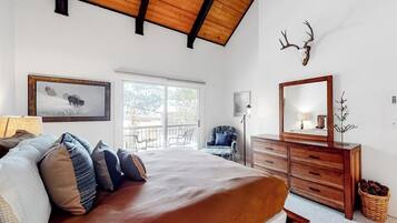 3 bedrooms, WiFi (free), bed sheets