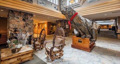 Ski-in/out condo with mountain views, pool, hot tub, sauna, gym & fireplace