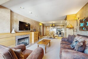 TV, fireplace - Ski-in/out condo with mountain views, pool, hot tub, sauna, gym & fireplace (Big Sky)