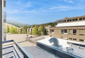 Property grounds - Ski-in/out condo with mountain views, pool, hot tub, sauna, gym & fireplace (Big Sky)