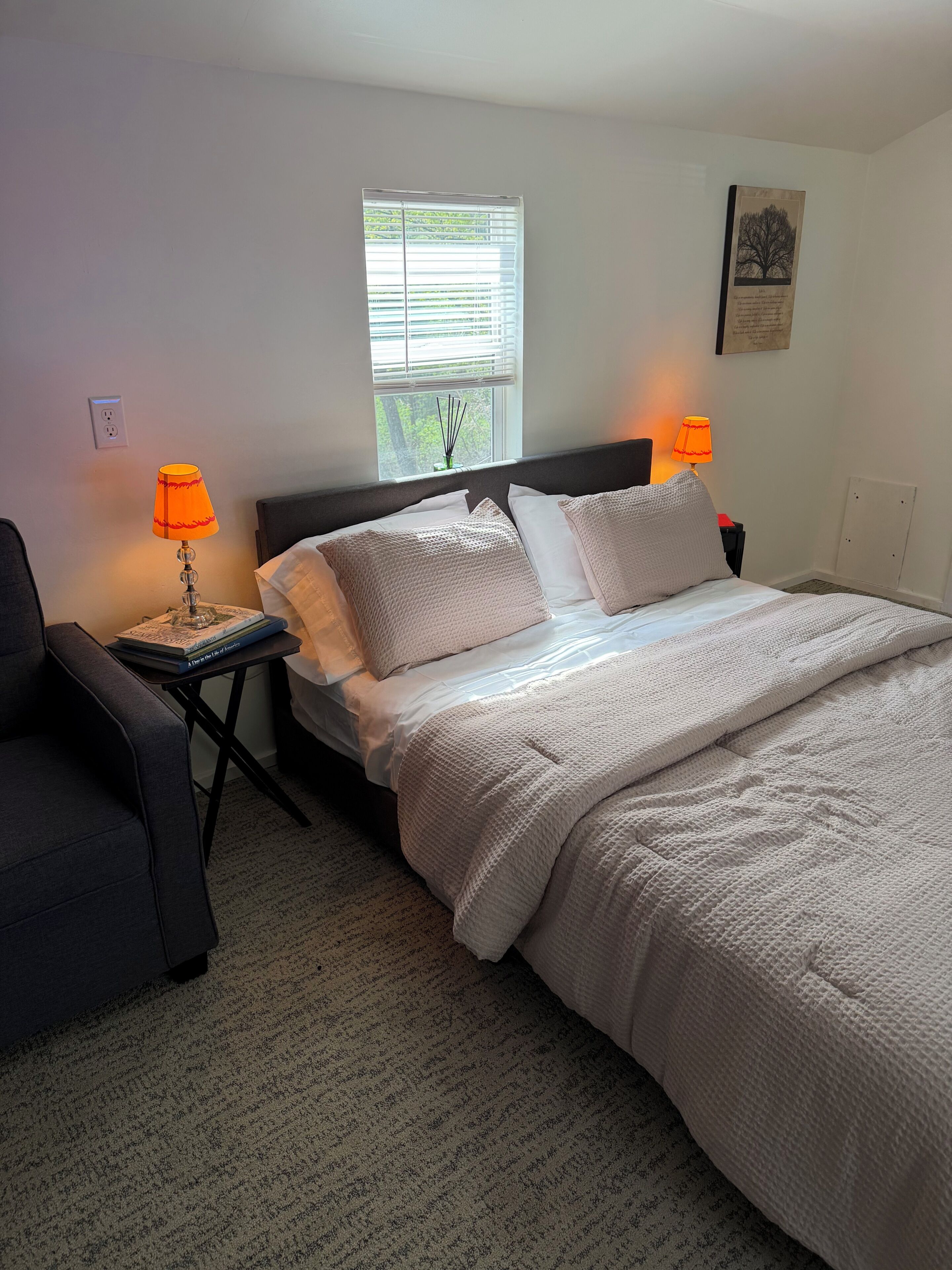 2 bedrooms, internet, bed sheets