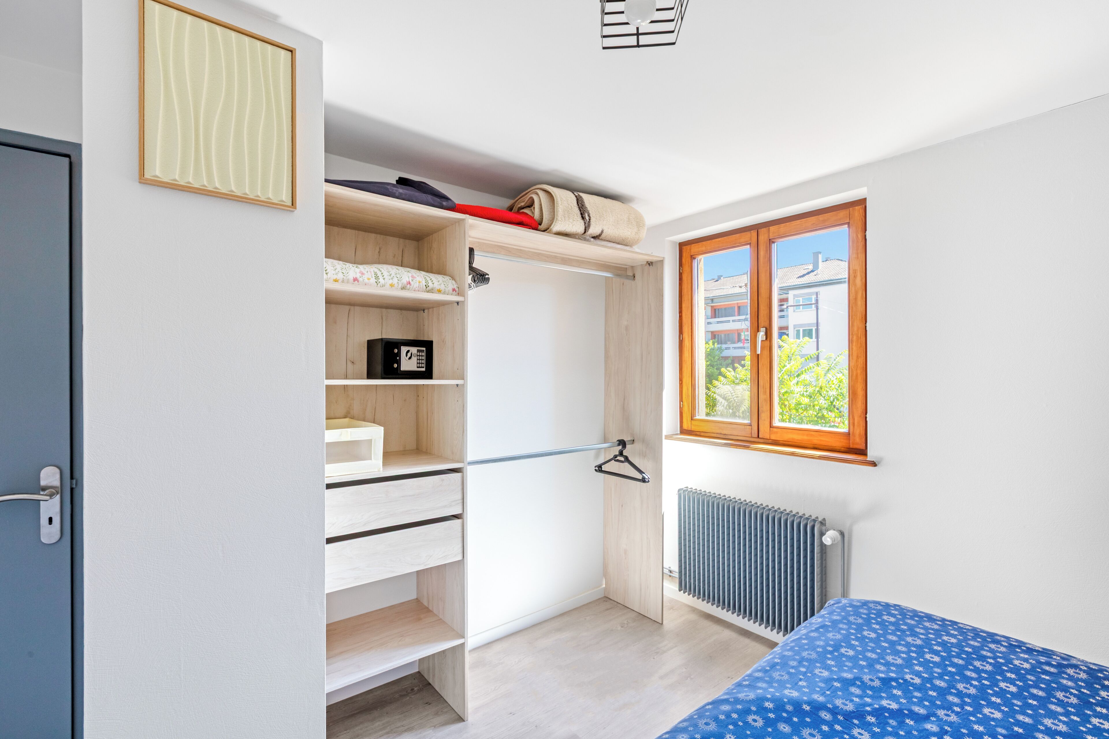 4 bedrooms, in-room safe, desk, iron/ironing board