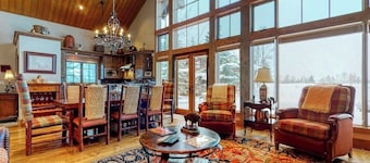 Luxury & secluded cabin w/furnished deck, wood fireplace, mountain & river views