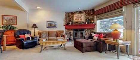 TV, fireplace