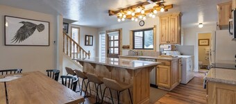 Inviting condo with mountain views, great location & fireplace