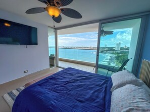 2 bedrooms, free WiFi, bed sheets, wheelchair access - Stunning Beachfront Condo in P.H. Bahia (Nueva Gorgona)