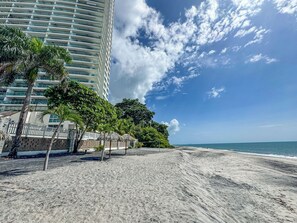 Beach - Stunning Beachfront Condo in P.H. Bahia (Nueva Gorgona)