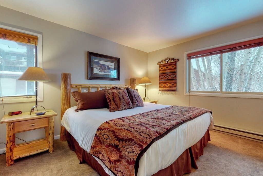 4 bedrooms, desk, iron/ironing board, free WiFi