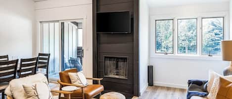 TV, fireplace
