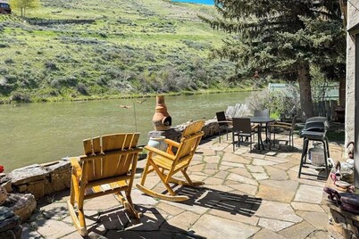 Dog-friendly waterfront cabin on Flat Creek with wood stove, creek view, firepit
