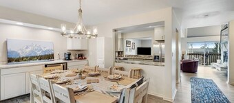 Dog-friendly condo with pool, 3 tennis courts, hot tub, & fireplace