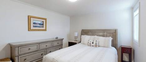 1 bedroom, desk, free WiFi, bed sheets