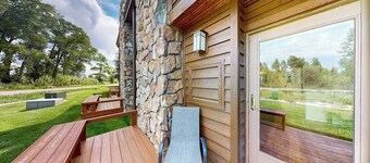 Cozy townhome with fireplace, deck, WIFI, mountain views, great location
