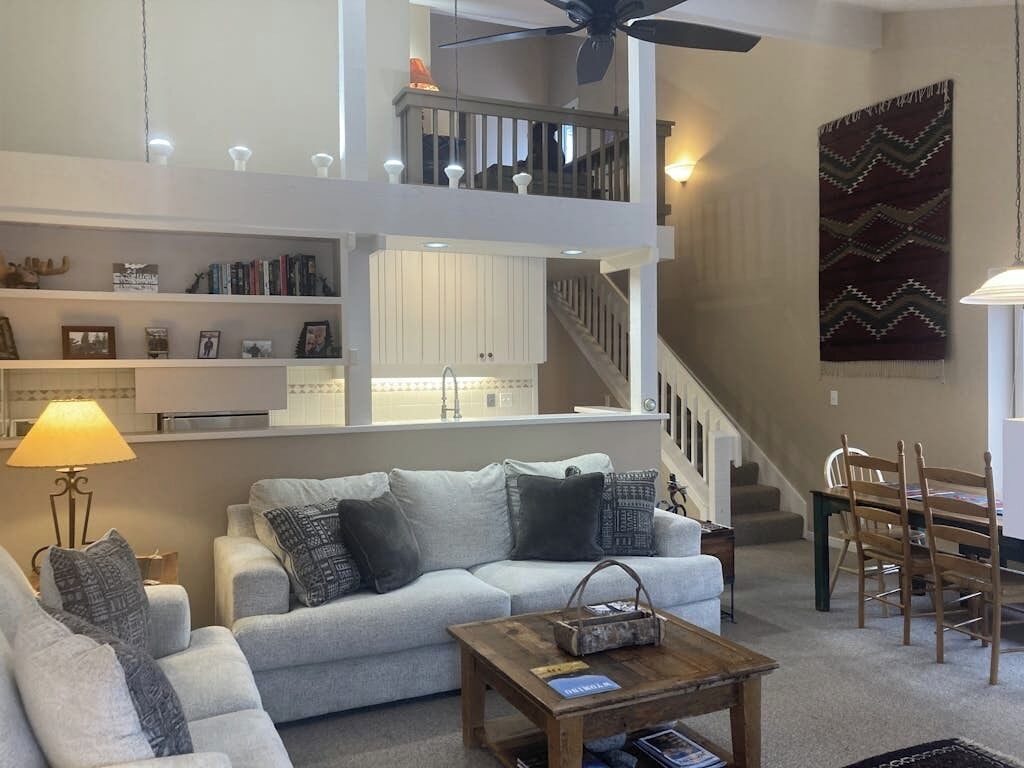 Riverrfont Corner Condo With Patio, Fireplace, Electric Grill, & Washer/dryer - Jackson, WY