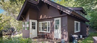 Dog-friendly & charming mountain chalet w/ fireplace