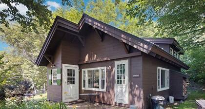 Dog-friendly & charming mountain chalet w/ fireplace