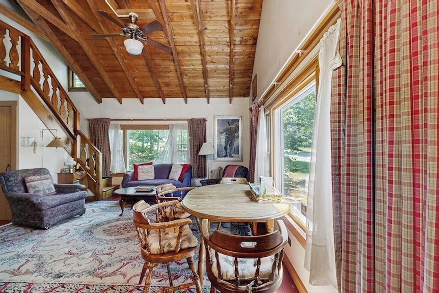 Dog-friendly & Charming Mountain Chalet W/ Fireplace - Franconia, NH