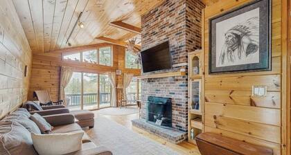 Summer Fun, Lake View, Firepit, Outdoor grilling, walk to the lake