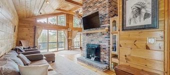 Summer Fun, Lake View, Firepit, Outdoor grilling, walk to the lake