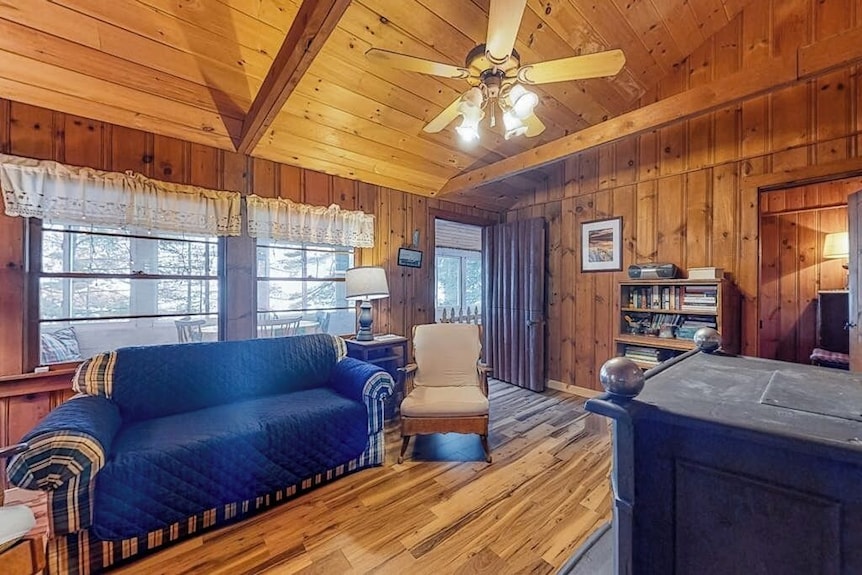 Lakefront Camp With Cozy Cottage-style Interior And Board Games - Kayaks Welcome - Maine