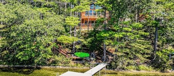 Lakefront home with lovely lake views - one mile from the casino