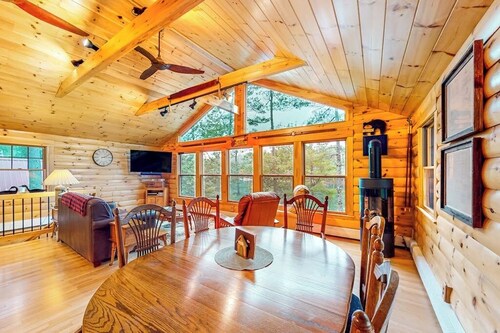 Lakefront home with lovely lake views - one mile from the casino