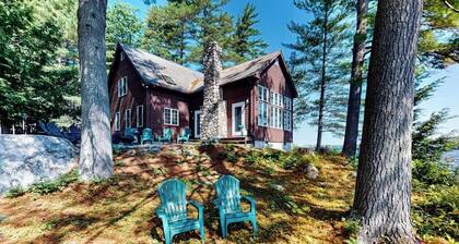 Tranquil Lakefront Retreat with large outdoor patio, beach and Stunning Views