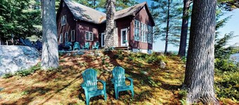 Tranquil Lakefront Retreat with large outdoor patio, beach and Stunning Views