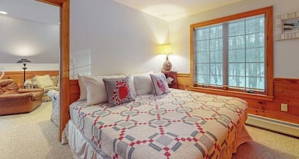 Charming Lakefront Apartment with Stunning Views and Cozy Amenities