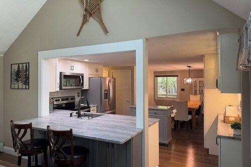 Tranquil Mountain Escape with Modern Comforts, Deck, Fire Pit, and Shared Pools