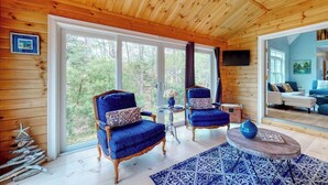 TV, fireplace, table tennis, books - Spacious home with sunroom, yard, & fireplace - close to town & sites (Cape Neddick)